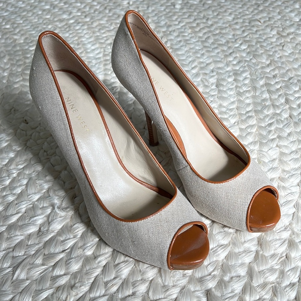 Nine West linen pump with leather piping